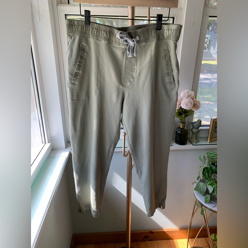 Eddie Bauer Ultra-Comfy Cotton Green Joggers With Pockets Casual Pants